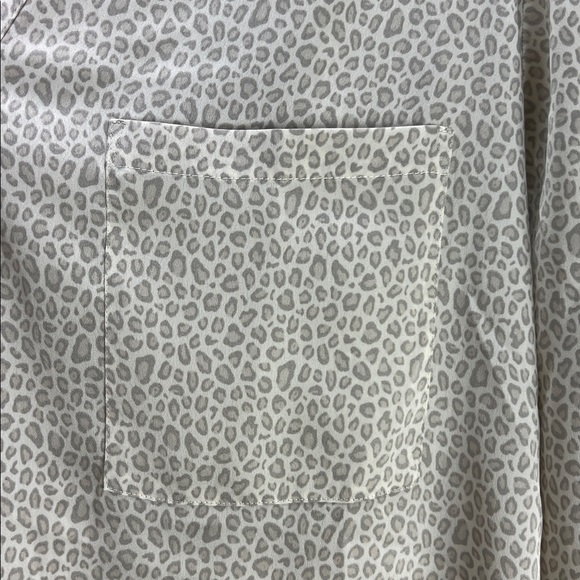 Barefoot Dreams Satin Leopard Pajamas PJ Set Womens Medium Silky Quiet Luxury - Picture 4 of 11